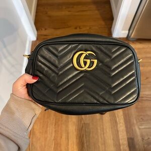 GUCCI MARMONT BLACK SHOULDER BAG